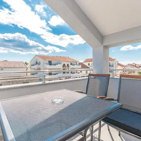 In With Kitchen Biograd Na Moru