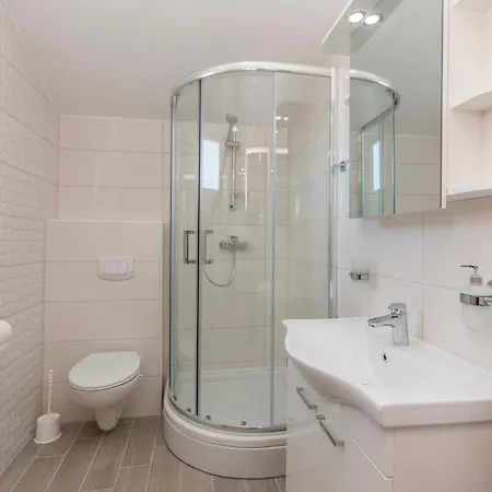 アパート 0-bedroom In ビオグラード・ナ・モル